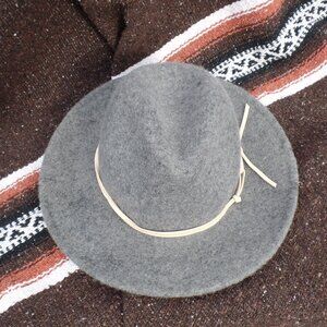 UNIVERSAL Thread 100% Wool Hat GRAY MEDIUM